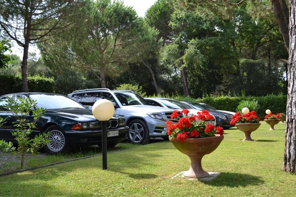 Hotel Villa Fiorisella Marina di Massa Zewnętrze zdjęcie